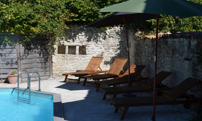 Villeneuve-la-Comtesse Cottage | Le Petit Logis (1 Chambre, 2/4 personnes)