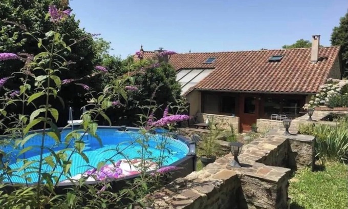 Sainte-Colombe Maison | Le Petit Berger - gîte rural cosy avec piscine privé et terrain clôturé privatif