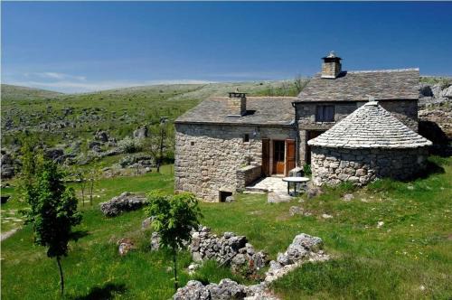Fraissinet-de-Fourques Maison | Le petit gite du veygalier