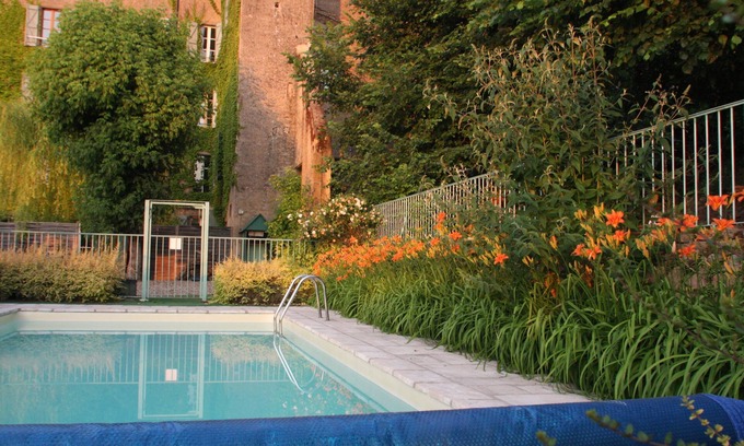 Cordes-sur-Ciel Cottage | Le Petit Pavillon de La Gaudane con jardín y piscina en Cordes sur Ciel