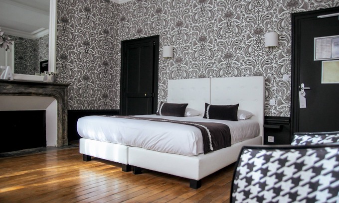 Laval Hôtel | Le Petit Perier