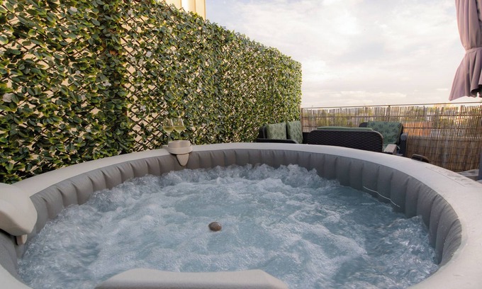 Saint-Denis Appartement | LE PETIT SESAME COSY stade de France jacuzzi terrasse wifi parking