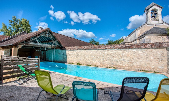 Mayac Maison | Le Pigeonnier – Characterful House with Garden and Shared Pool in Dordogne
