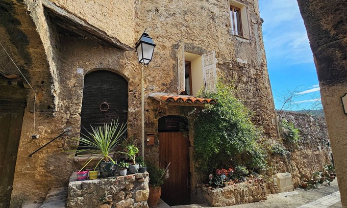 Villecroze Maison | Le Portail D'airain
