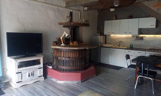 Saint-Julien-de-Coppel Maison | Le Pressoir, charmante petite maison de 65m2 restaurée dans un ancien pressoir.