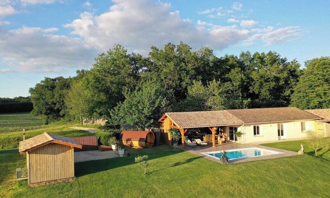Eymet Cottage | Gite Le Refuge des Epicuriens Piscine Sauna et Spa. Vélos électriques