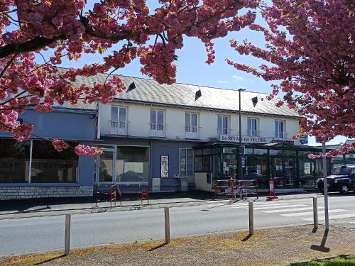 Beaumont-en-Veron Hôtel | Le Relais Du Velors
