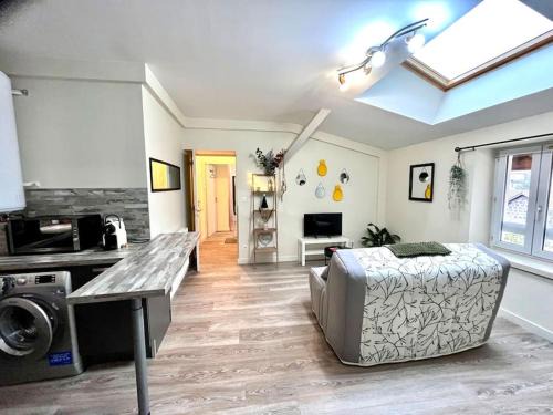 Rives Appartement | Le Repaire, accès terrasse de l'établissement