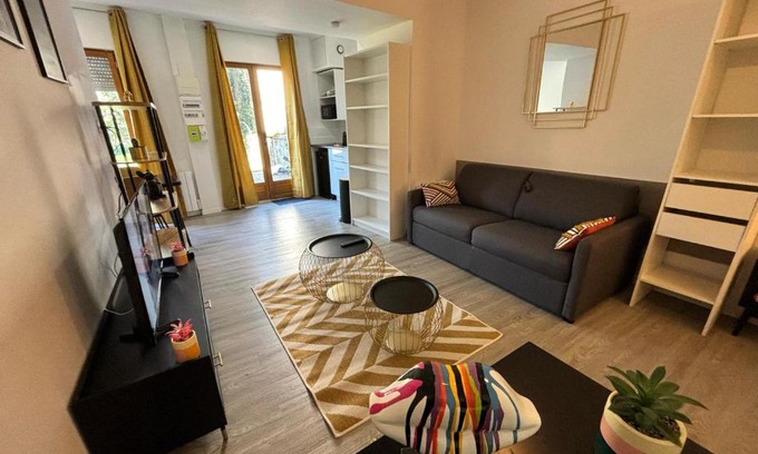 Montbeliard Appartement | Le Salon Doré Apartment