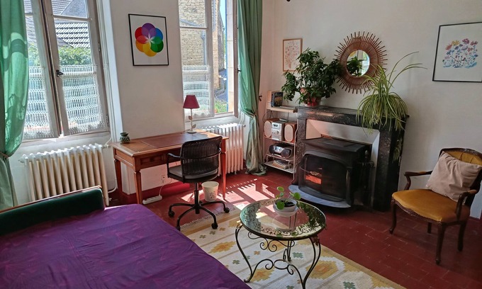 Asquins Lit Et Petit-Déjeuner | Le soleil rayonnant: bed and breakfast at the foot of Vézelay hill,
