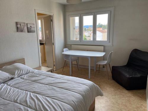 Riorges Appartement | Le Studio: Agréable logement