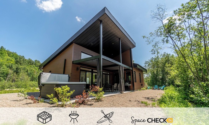 Saint-Alphonse-Rodriguez Chalet De Ski | Le Toqué | Spa | Bord de l'eau | Kayak | Foyer