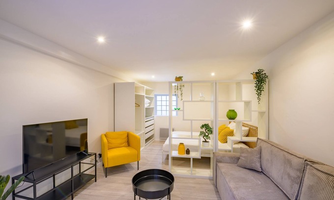 Saint-Quentin Appartement | Le Tournesol - Charmant Apt 4 personnes