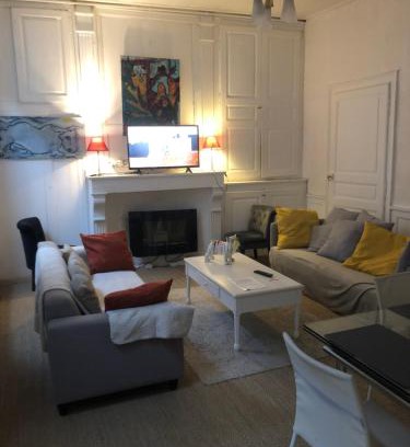 Aurillac Appartement | Le Victor HUGO 1G et sa pizza offerte