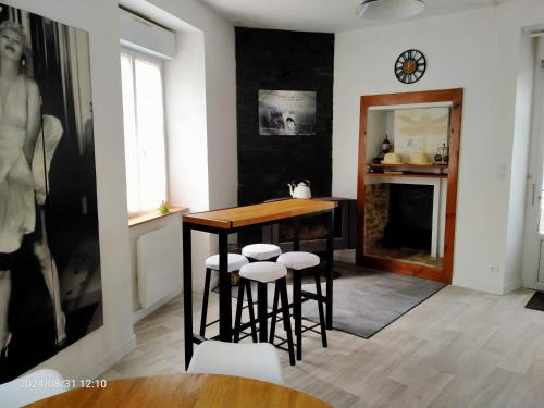Menil Maison | Le voyage chez pascale et yanis