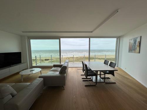 Koksijde Appartement | Le Zilt Appartement rénové deux chambres vue mer et dune avec parking privé à La Panne by La Conciergerie
