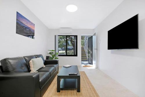 Red Hill Appartement | Leafy Hideout - Quiet Comfort near Riverfront and CBD