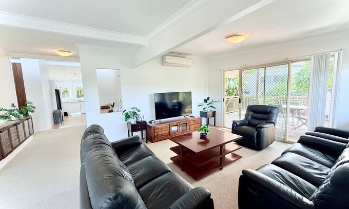 Ferny Hills Maison | Leafy peaceful 3 bedroom family friendly home for serene escape