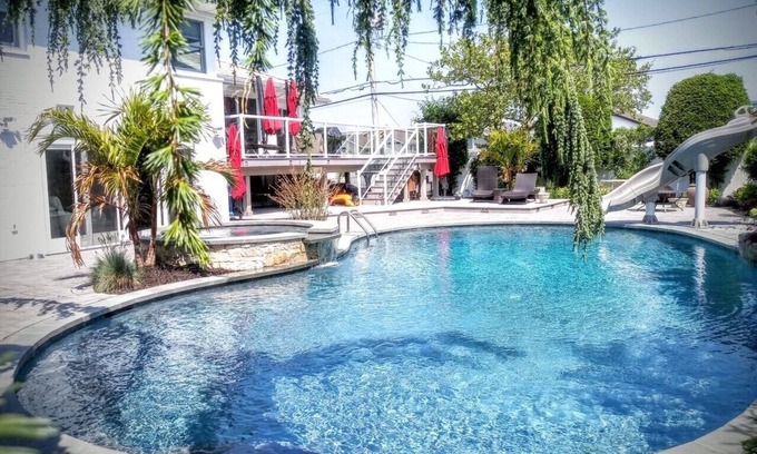 Lido Beach Maison | Leamington Oasis