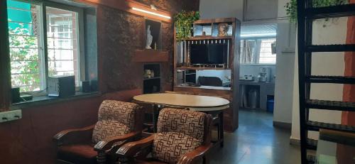 Panchgani Maison | Leela villa - Ancient Redstone Escape