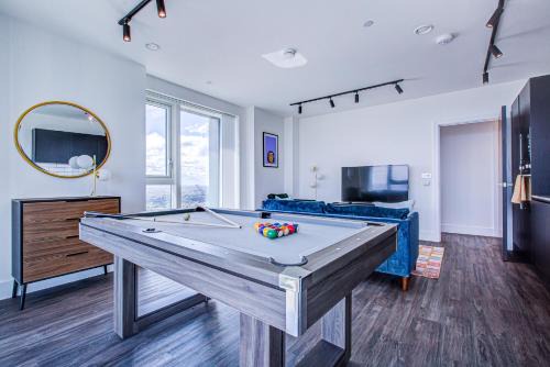 East Acton Appartement | Legacy Punks by Artsy