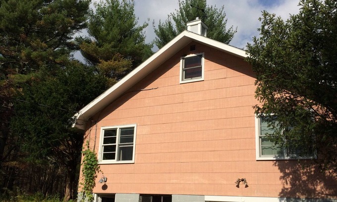 Saugerties Maison | Légendaire Big Pink à Saugerties