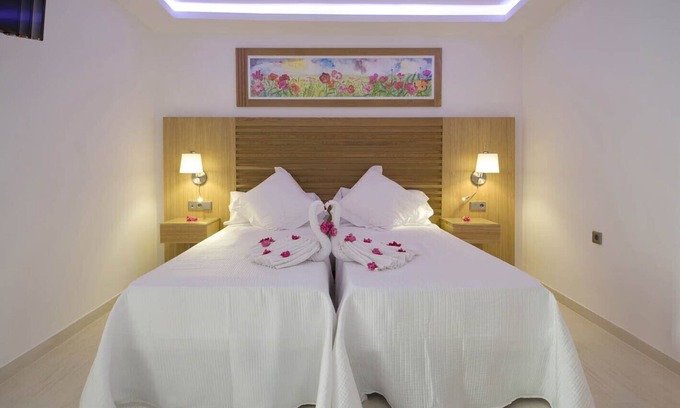 Sant Josep de sa Talaia Hôtel | BONMYBOS-S02 // Pool + Beach 150m - Playa den Bossa ♥ Free Parking