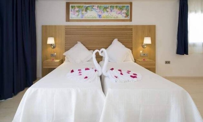 Ibiza Town Hôtel | BONMYBOS-SS2 // Pool + Beach 150m | Playa den Bossa | Free Parking