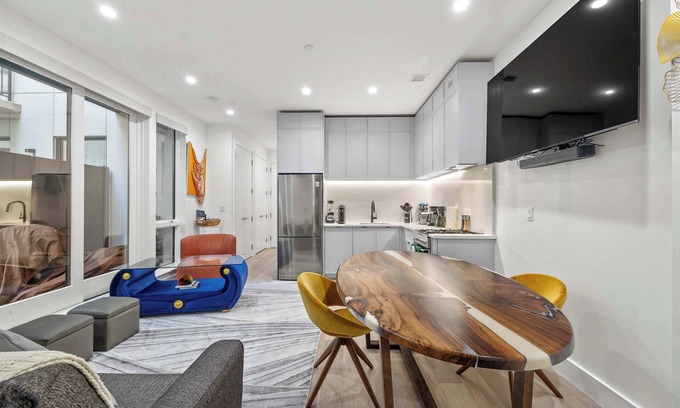 Brooklyn Copropriété | Lenox Place by Rove | Private Patio & Shared Roof