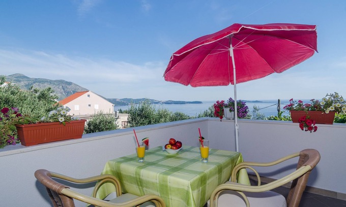 Brasina Maison | Chambre Leo - Chambre Double avec Balcon et Vue sur la Mer