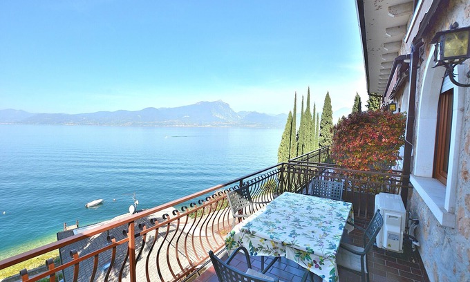 Torri del Benaco Appartement | Leonardo Walsh Apartment With Lake View