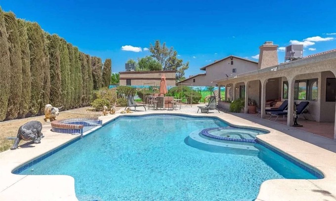 Paradise Maison | Leopard Lux Gold Rush: Heated*Pool, 4000SqFt, Jacuzzi*, Billiards, Darts, Projector, 4K TV's, Darts