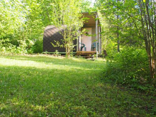 Laane-Viru County Autre | Lepakäbi metsamajakesed