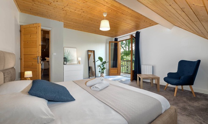 Pougny Appartement | Les Écureuils, Charmant appartement avec balcon - Vue sur parc et ruisseau