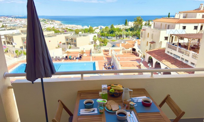 Patio Appartement | Les 3 Dauphins apartment with pool and sea view