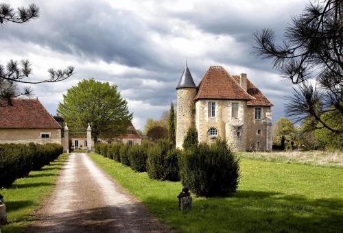 Saint-Georges-sur-Moulon Lit Et Petit-Déjeuner | Les Chambres d'Hôtes du Château de Saint-Georges