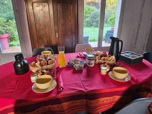 Guecelard Lit Et Petit-Déjeuner | Les chambres d'Estelle