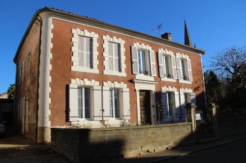 Poyanne Lit Et Petit-Déjeuner | Les Chambres d'Eugénie