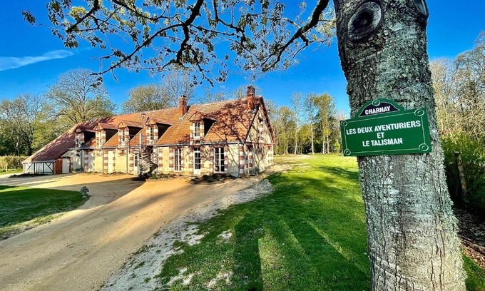 Vierzon Appartement | Les chambres de Charnay - Calme Charme et Confort Piscine à 5 mn du péage