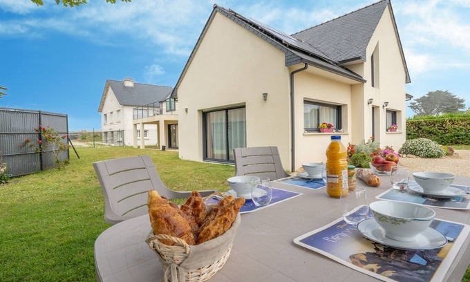Brignogan-Plage Appartement | Les Chardons Bleus 1 by Interhome