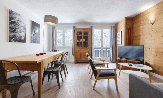 Chamonix-Mont-Blanc Appartement | Les Choucas · Spacieux 2CH | Parking | Calme | Vues | 5mn centre