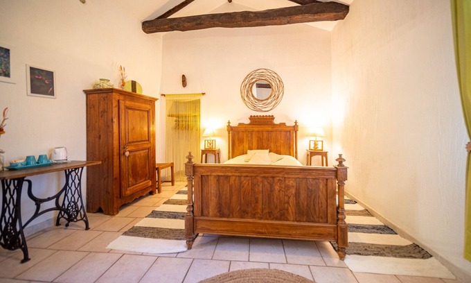 Saint-Julien-d'Arpaon Lit Et Petit-Déjeuner | Les Copains à Bord - Chambres Familiales