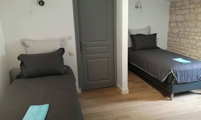 Echire Maison | Chateau des Loups - Les Cyprès gite 6 personnes
