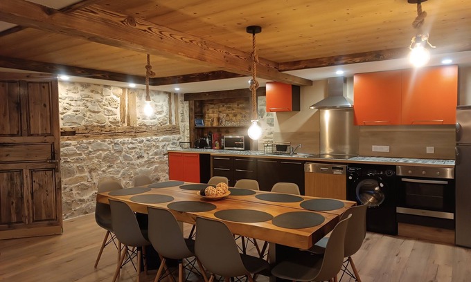 Septmoncel les Molunes Appartement | Les Etoiles de Bevy / Gîte Cassiopée Haut Jura 6 personnes/8 couchages
