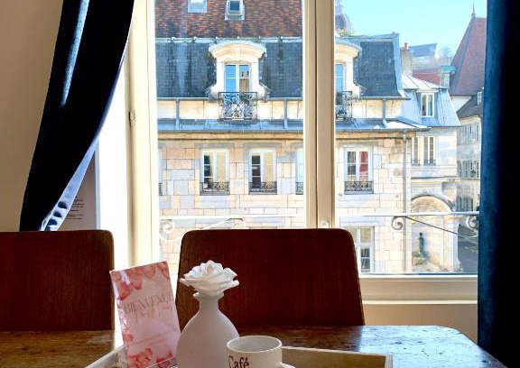 Besancon Old Town Appartement | Les Fabuleux appartements du Coeur de ville - Place Victor Hugo