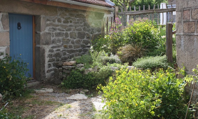 Bugeat Cottage | Les Geais - Hébergement polyvalent en chalet et conversion de grange excentrique