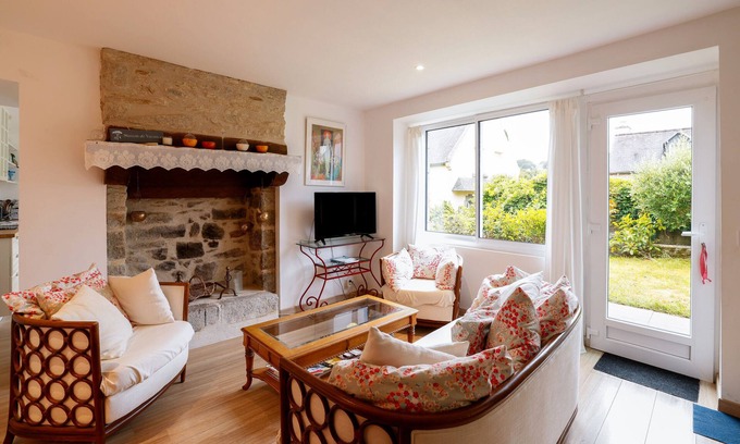 Huelgoat Maison | Les Gites du chaos d'Huelgoat - Quiet Breton House in City Center