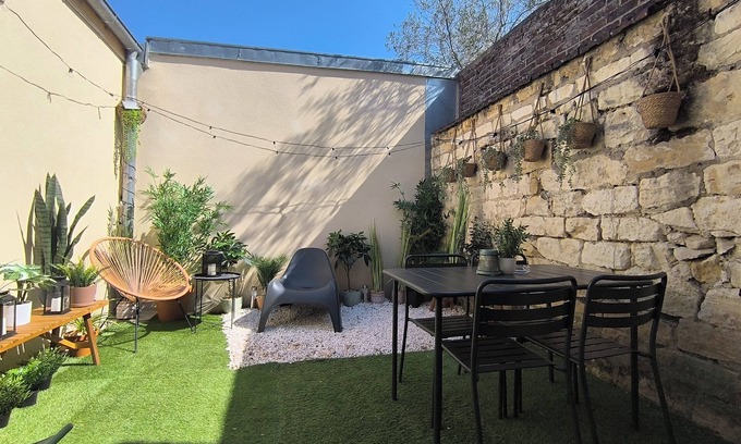 Les Sablons Maison | ★Les Grumes ★Centre Ville★Patio★Wifi