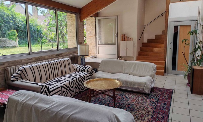 Noyers-sur-Serein Maison | Les Jardins Perchés - large house with garden in the heart of a medieval village