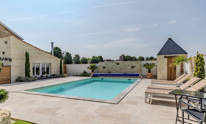 Montagne Maison | Les Marronniers – Holiday Home with Pool and Vineyard View in Montagne